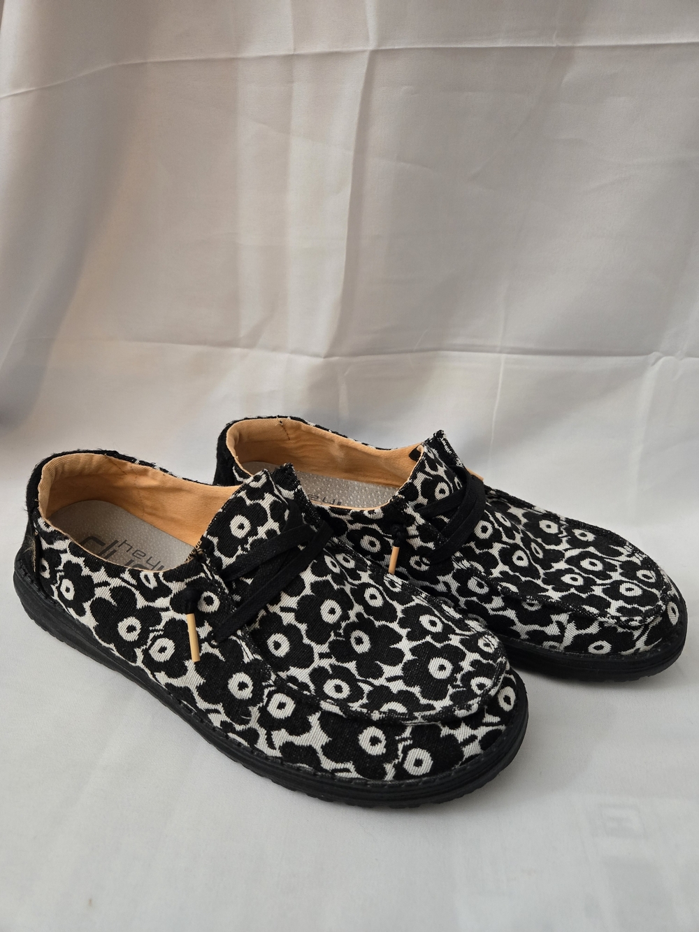 Hey Dude Wendy Field of Flowers Black White Floral Slip On Shoes Women’s 10